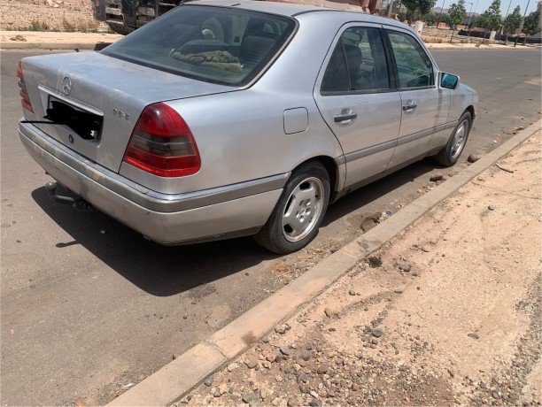 mercedes-benz-220-class-big-2